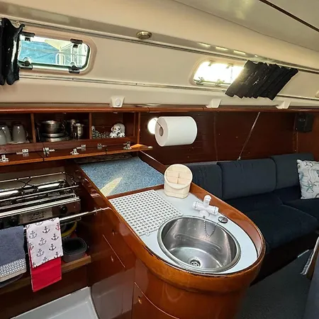 Barco A Vela Em - West Sailing Peniche