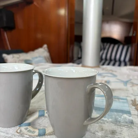 Barco A Vela Em - West Sailing Hotel en barco *