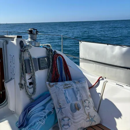 Úszó hotel Barco A Vela Em - West Sailing