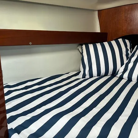 Barco A Vela Em - West Sailing *