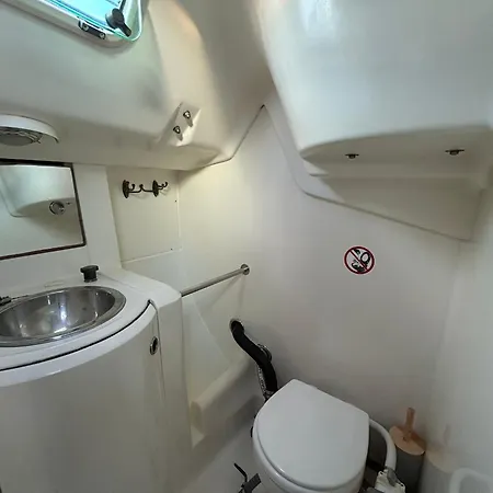 Barco A Vela Em - West Sailing Peniche