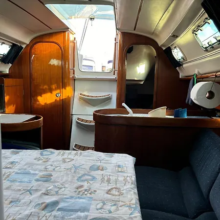 Úszó hotel Barco A Vela Em - West Sailing