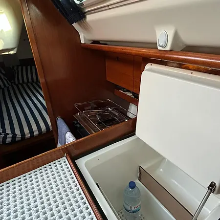 Úszó hotel Barco A Vela Em - West Sailing