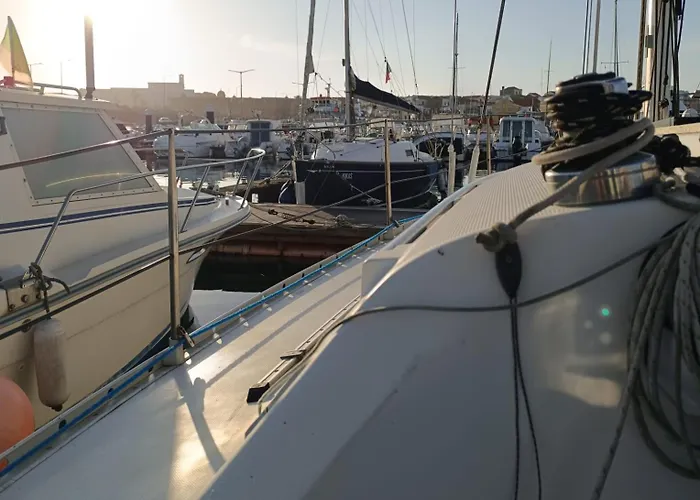 Ботель Barco A Vela Em - West Sailing