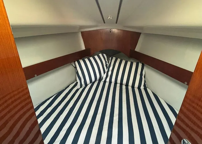 Barco A Vela Em - West Sailing بوتيل *