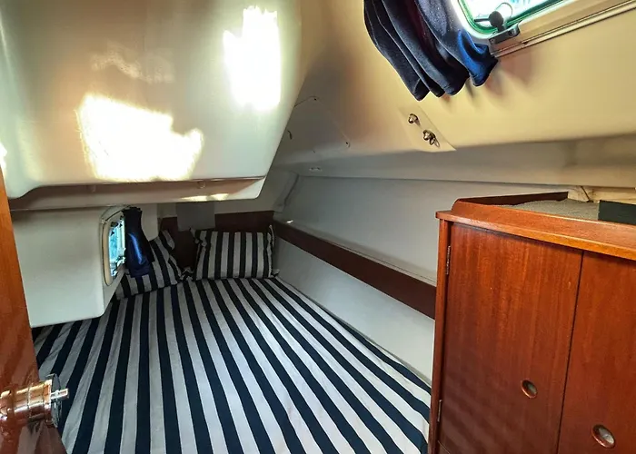 Ботель Barco A Vela Em - West Sailing