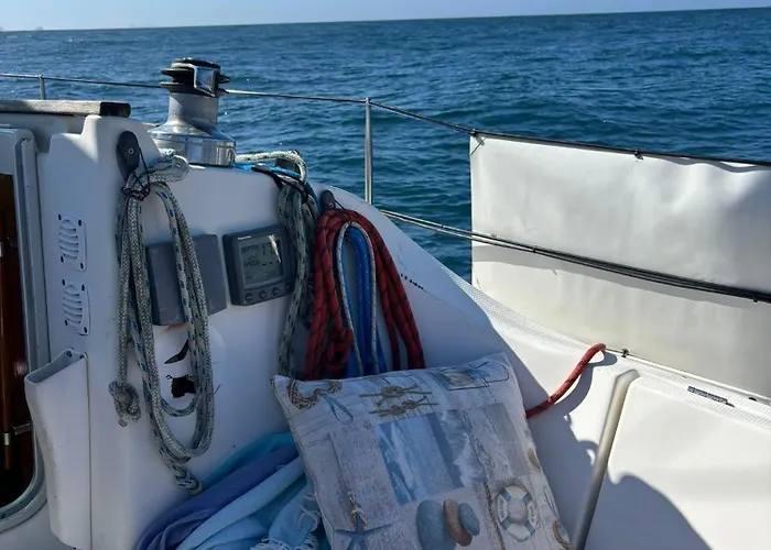 Ботель Barco A Vela Em - West Sailing