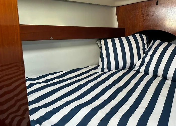 Barco A Vela Em - West Sailing *