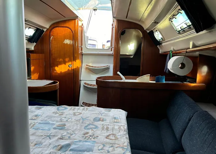 Ботель Barco A Vela Em - West Sailing